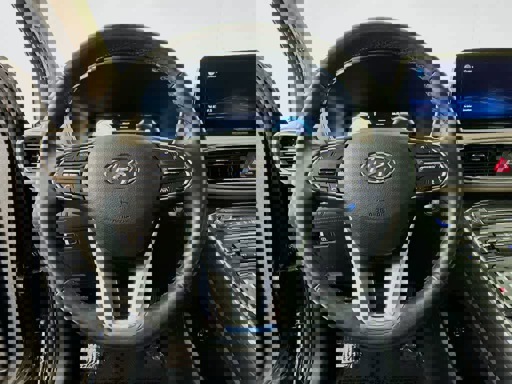 Used 2022 Hyundai Santa Fe Limited AWD/4WD image 16