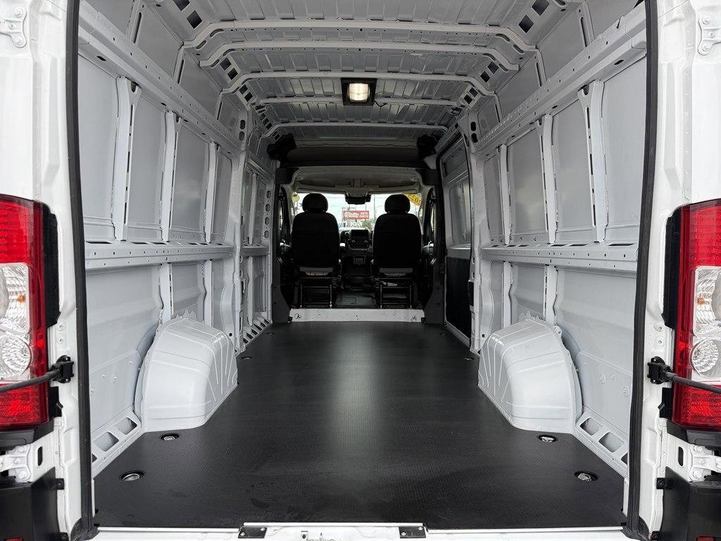 Used 2025 RAM ProMaster 3500 w/ Safety Group FWD image 3