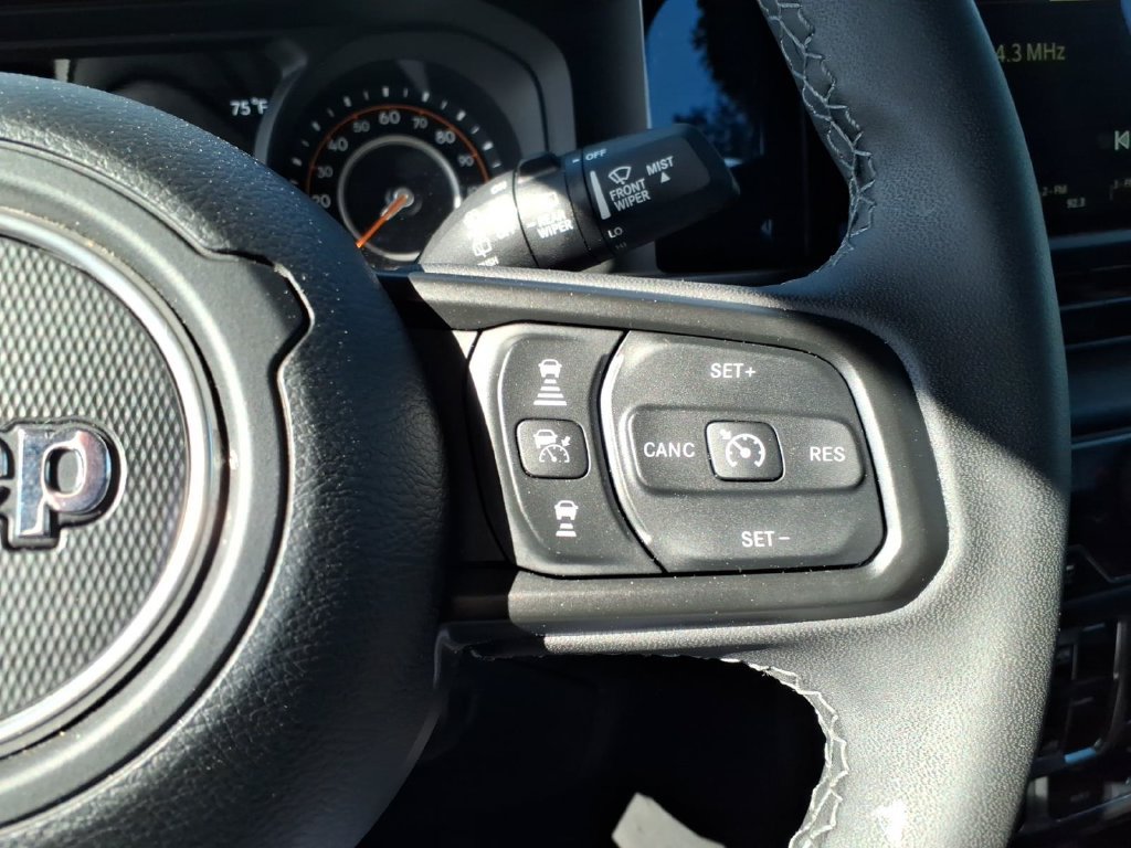 Used 2026 Jeep Wrangler Unlimited Rubicon AWD/4WD image 22
