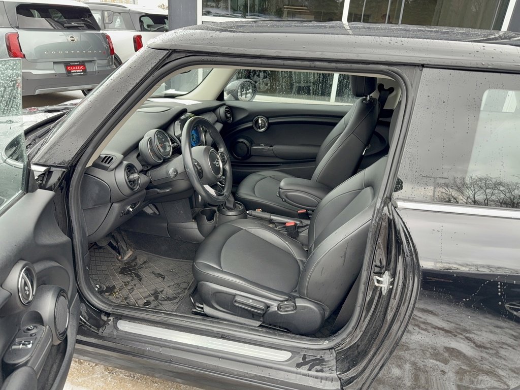 Used 2019 MINI Cooper 2-Door Hardtop image 5