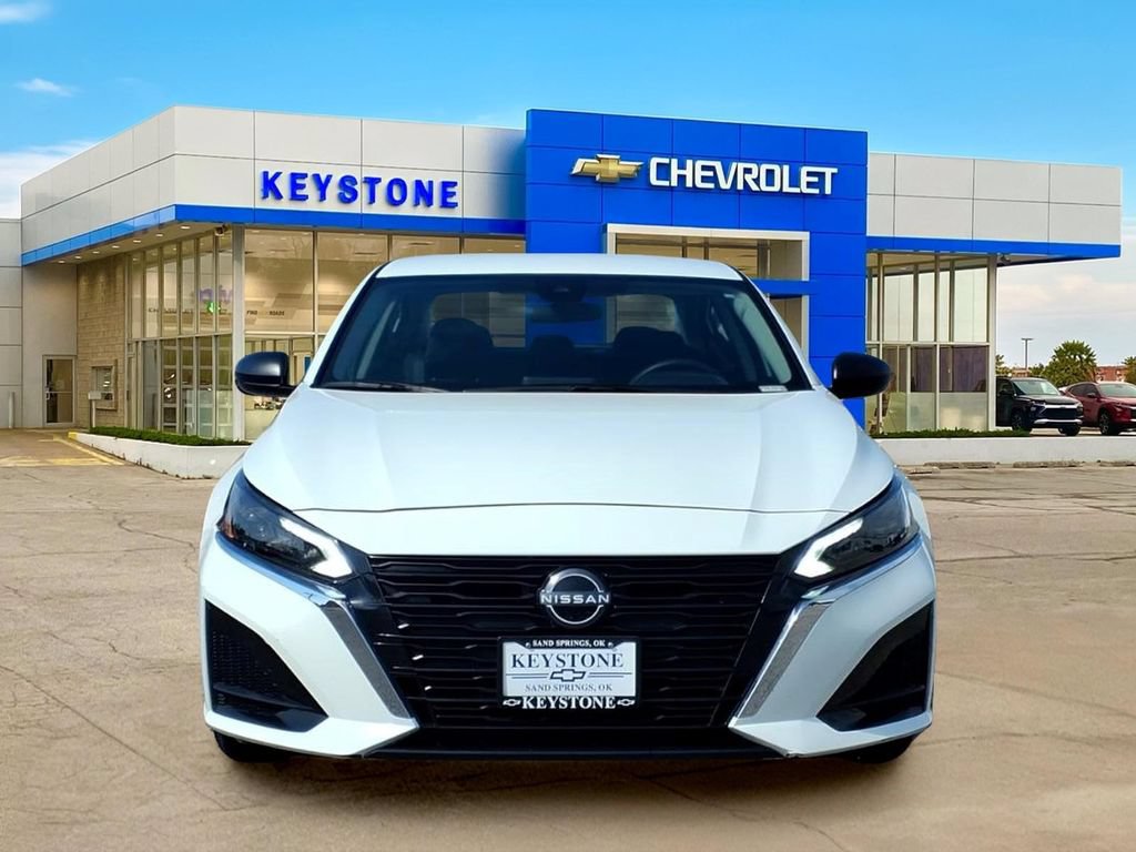 Used 2025 Nissan Altima 2.5 SV FWD image 2