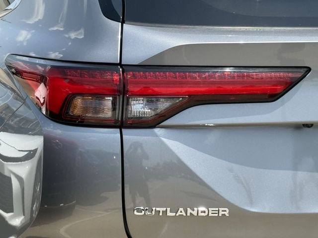 Used 2023 Mitsubishi Outlander SE Black Edition AWD/4WD image 6