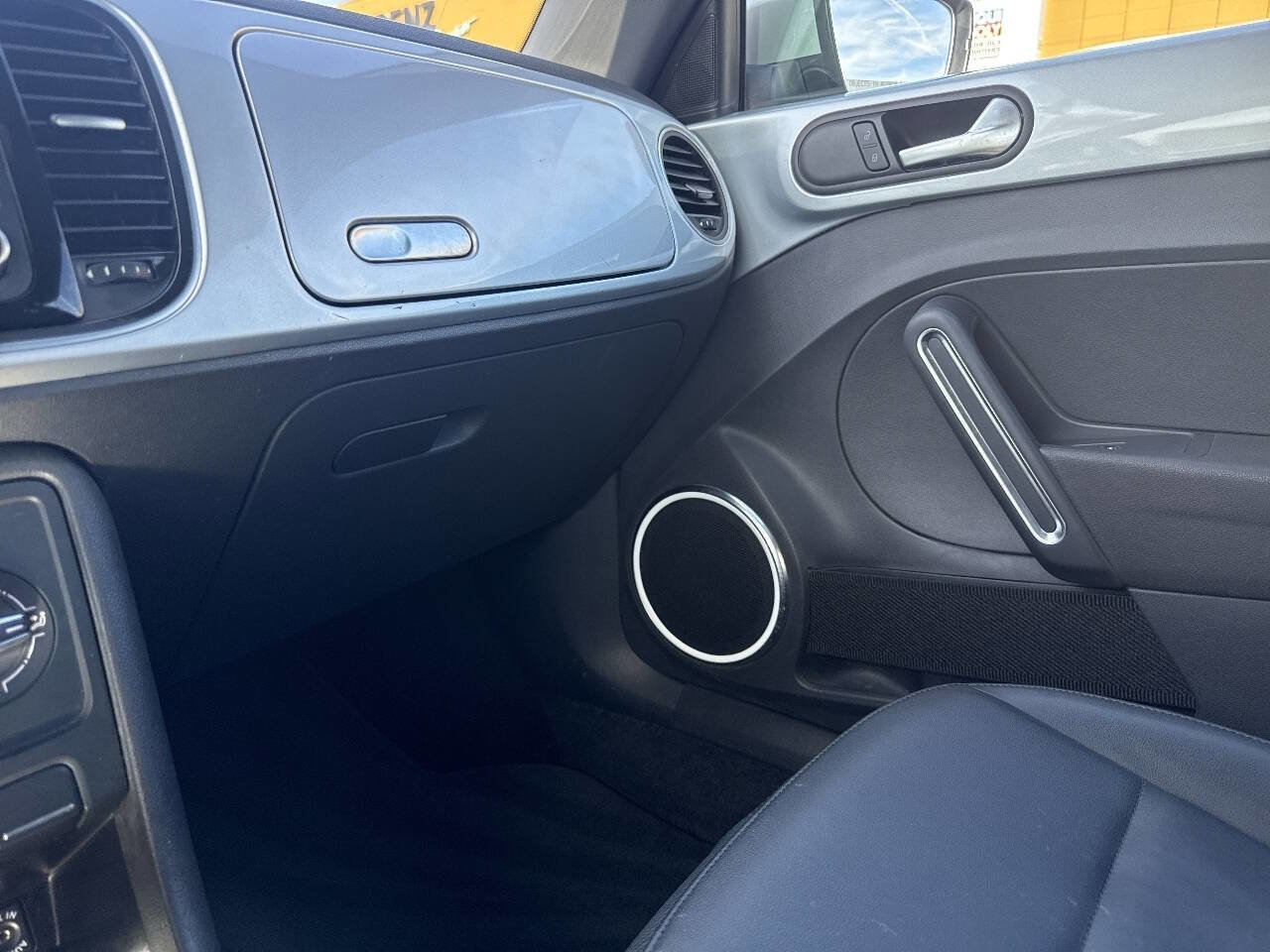 Used 2013 Volkswagen Beetle 2.5 image 38