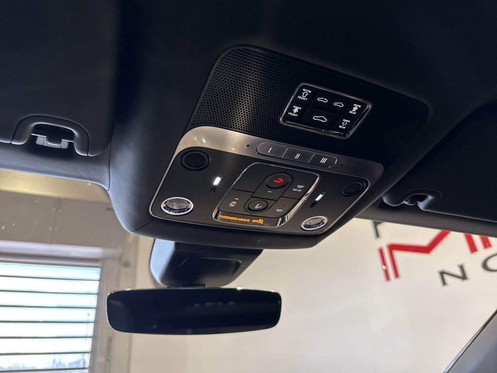 Used 2022 Bentley Flying Spur V8 image 48