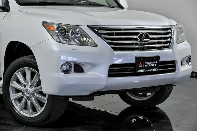 Used 2009 Lexus LX 570 4WD image 2