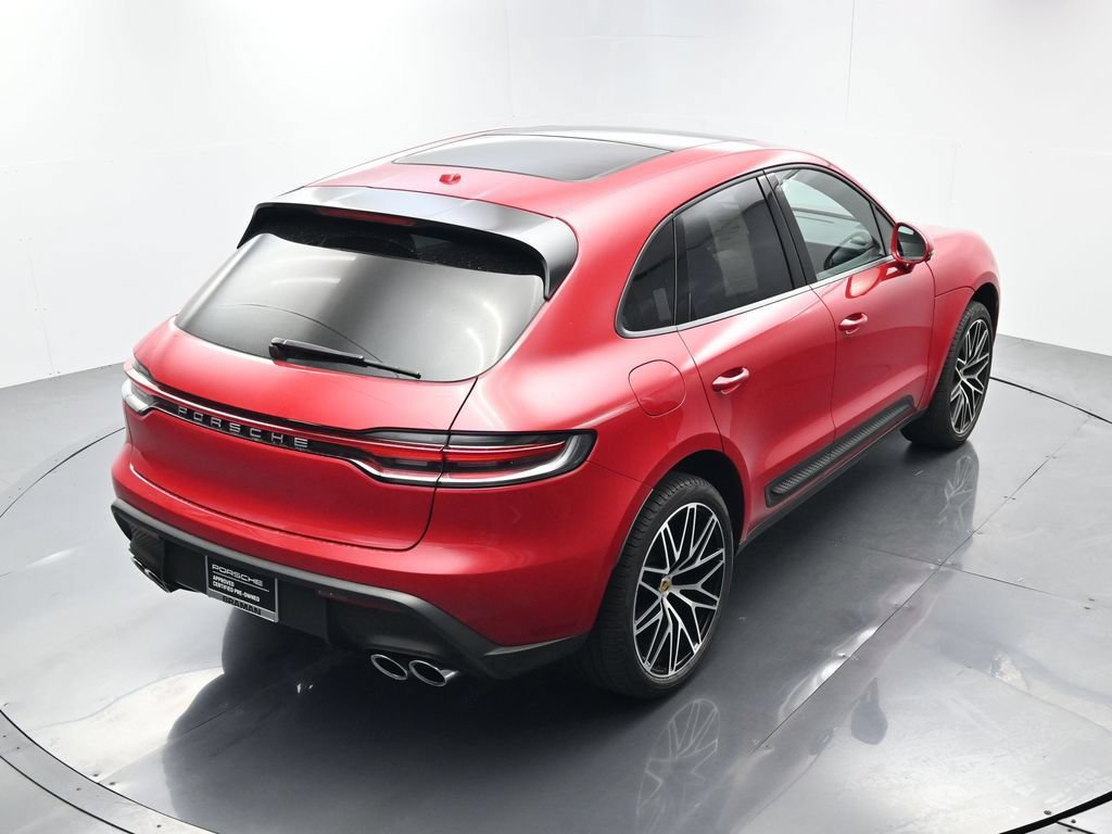 Certified 2025 Porsche Macan AWD/4WD image 39
