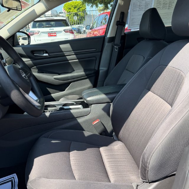 Used 2024 Nissan Altima 2.5 SV FWD image 26