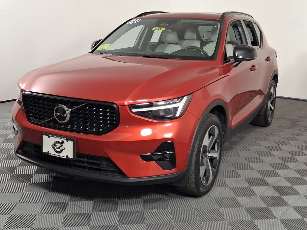 Certified 2023 Volvo XC40 B5 Ultimate w/ Climate Package AWD/4WD image 3