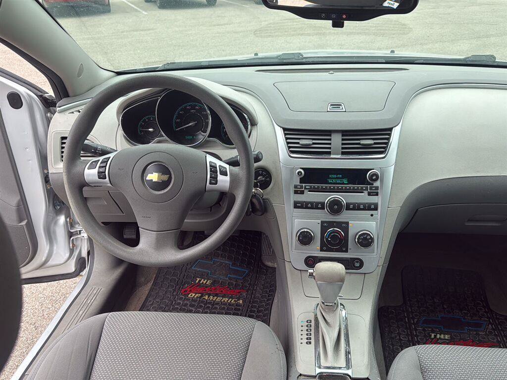 Used 2010 Chevrolet Malibu LS FWD image 6