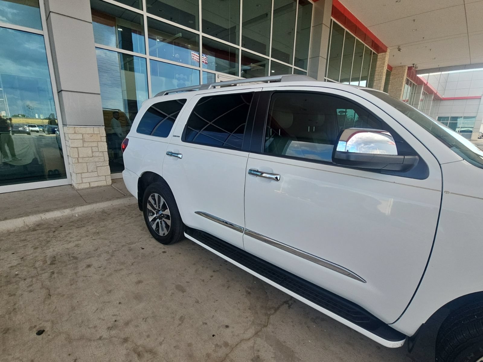 Used 2019 Toyota Sequoia Limited w/ Safety & Convenience Package RWD image 19