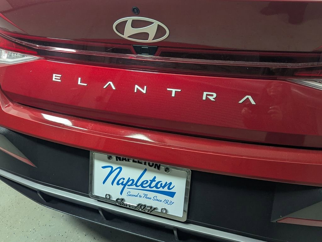 Used 2024 Hyundai Elantra SEL image 9