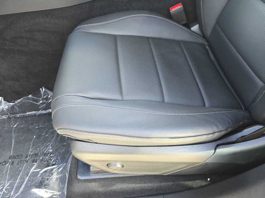 Used 2025 Mercedes-Benz GLE 450e 4MATIC image 32