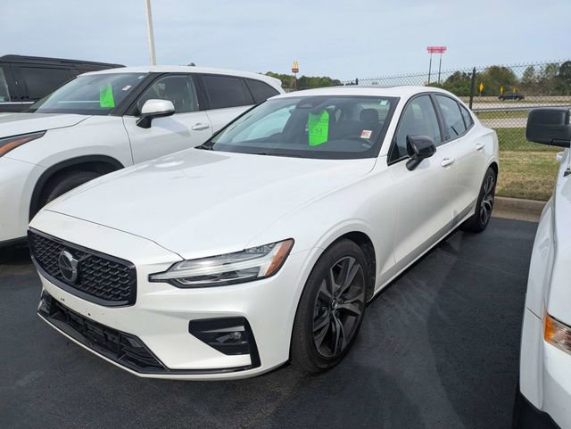 Used 2024 Volvo S60 B5 Core image 6