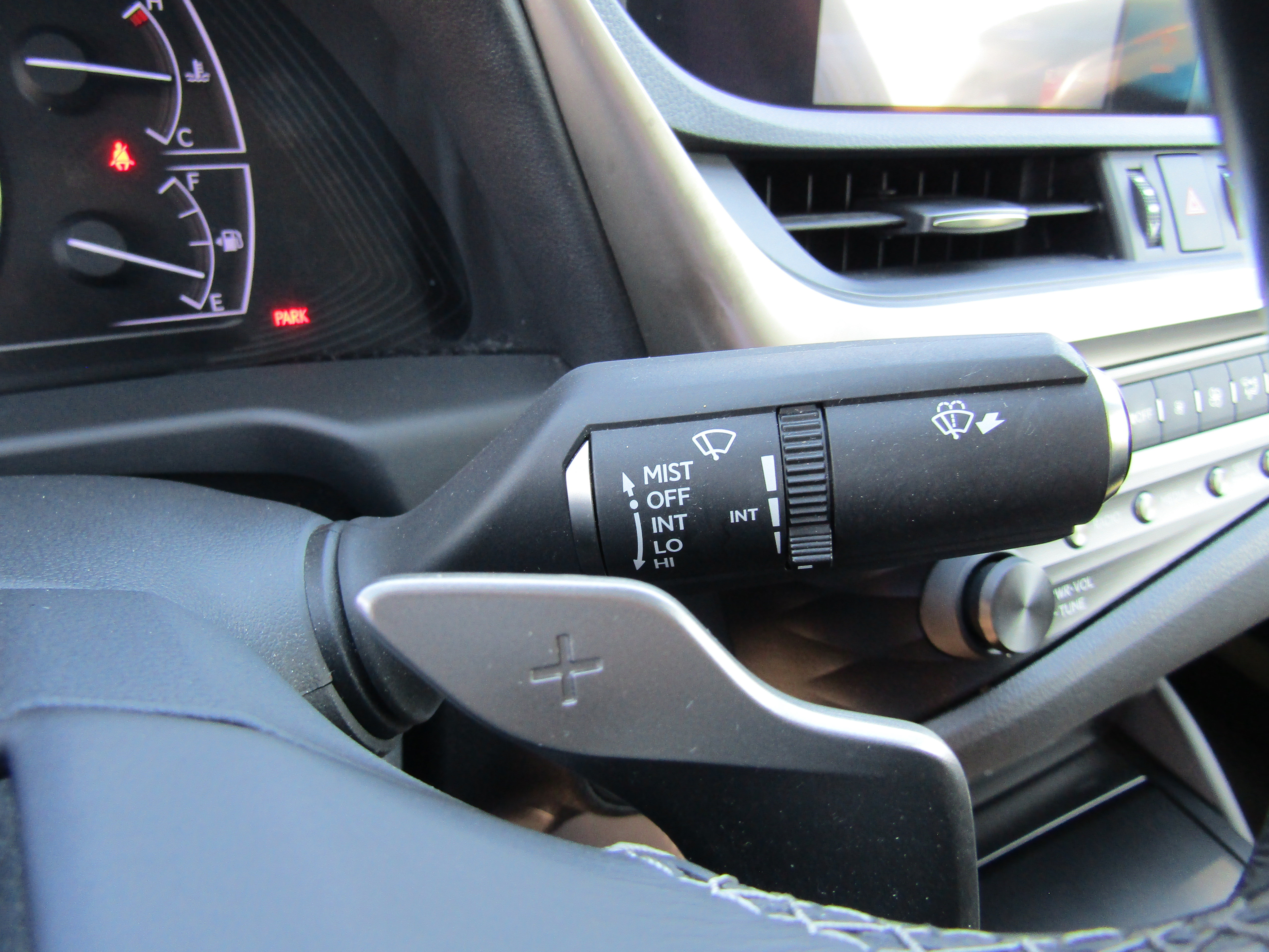 Used 2019 Lexus ES 300h FWD image 17
