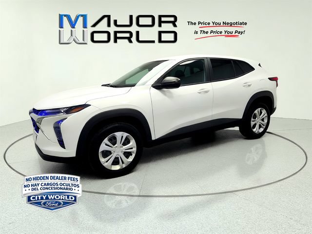 Used 2025 Chevrolet Trax LS FWD image 4
