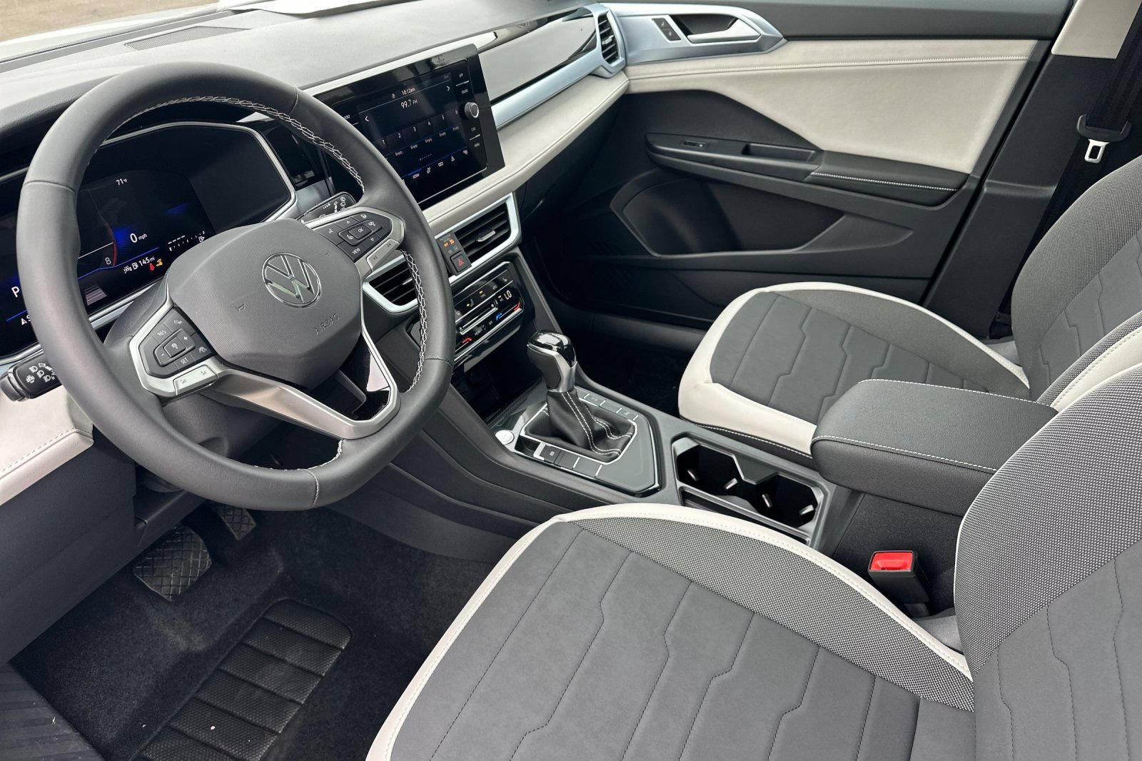 New 2026 Volkswagen Taos SE FWD image 10