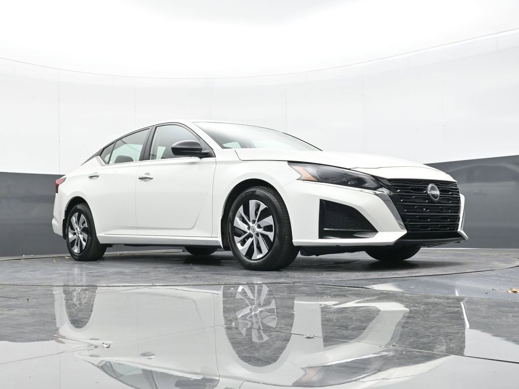 Used 2024 Nissan Altima 2.5 S image 43