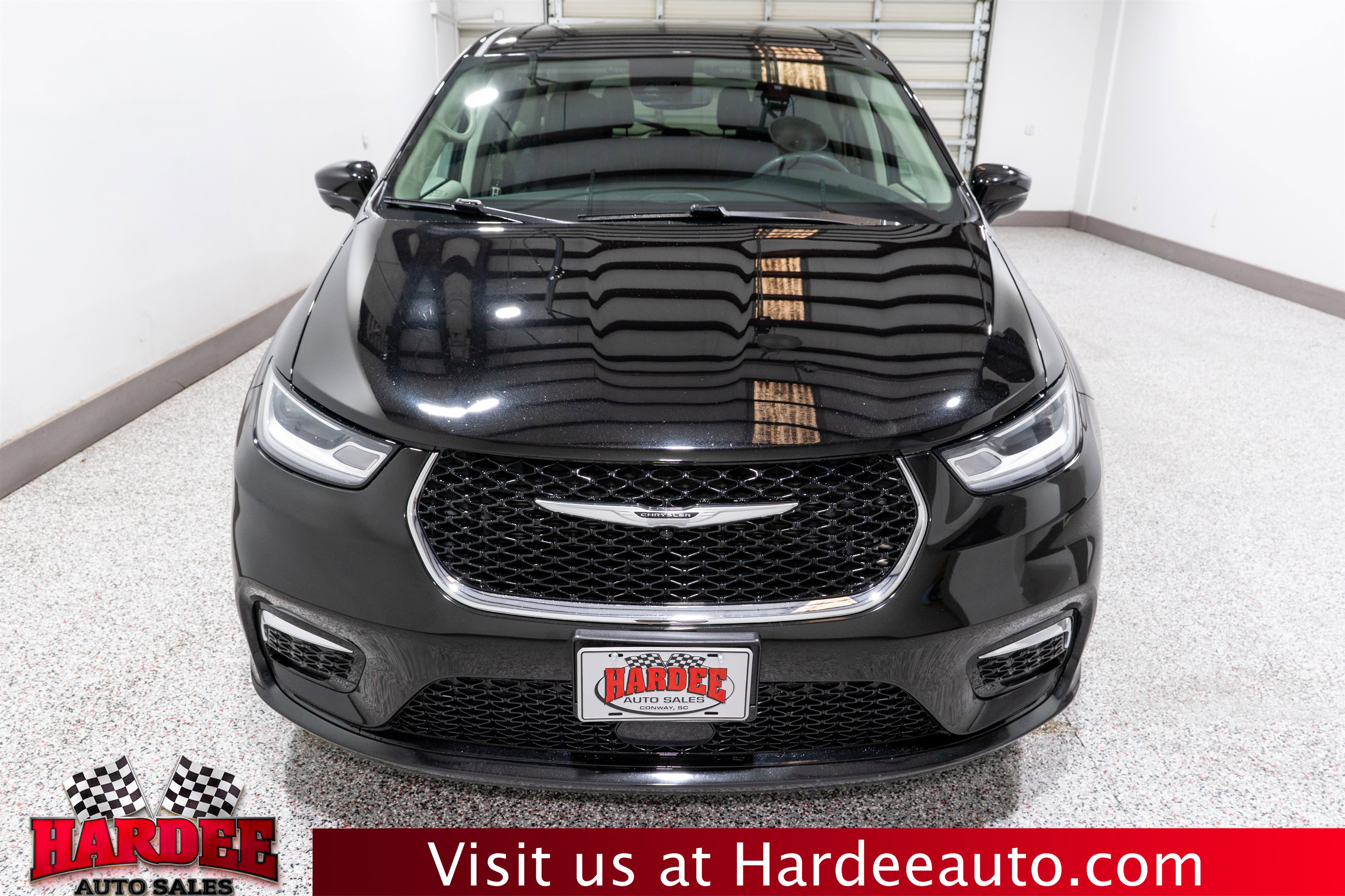 Used 2024 Chrysler Pacifica Touring-L image 7