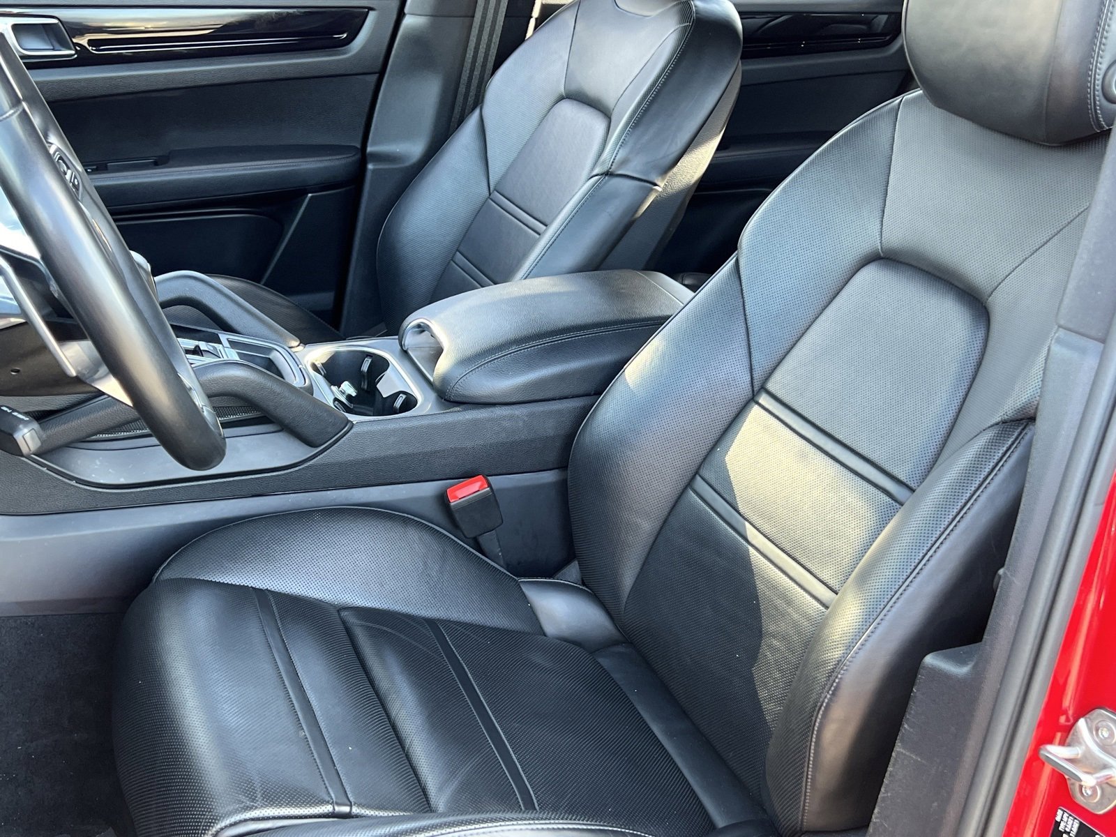 Certified 2023 Porsche Cayenne Coupe image 5