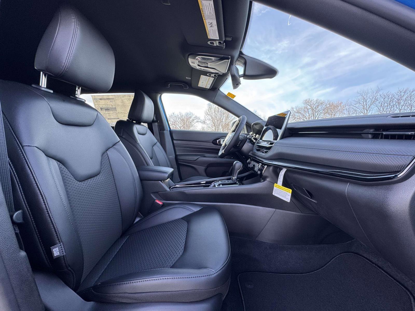 New 2026 Jeep Compass Latitude AWD/4WD image 15