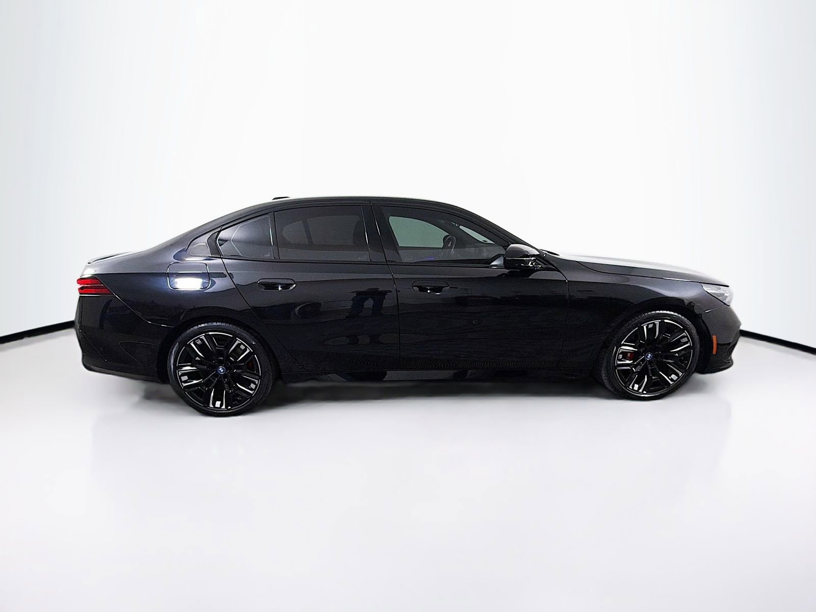 Used 2024 BMW i5 M60 w/ Premium Package image 8