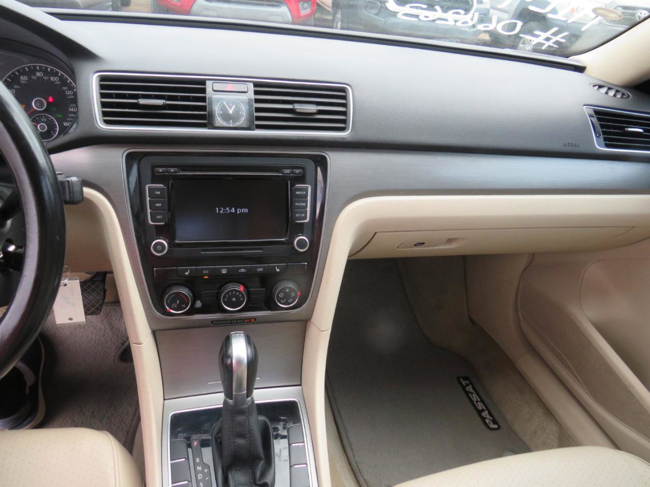 Used 2015 Volkswagen Passat TDI SE FWD image 14