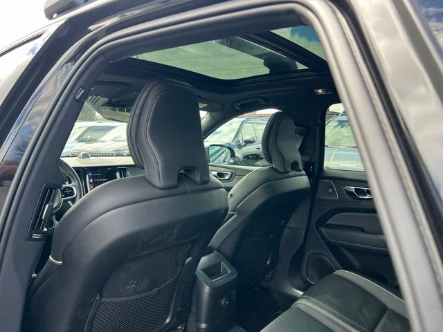 Used 2021 Volvo XC60 T8 R-Design w/ Advanced Package AWD/4WD image 9