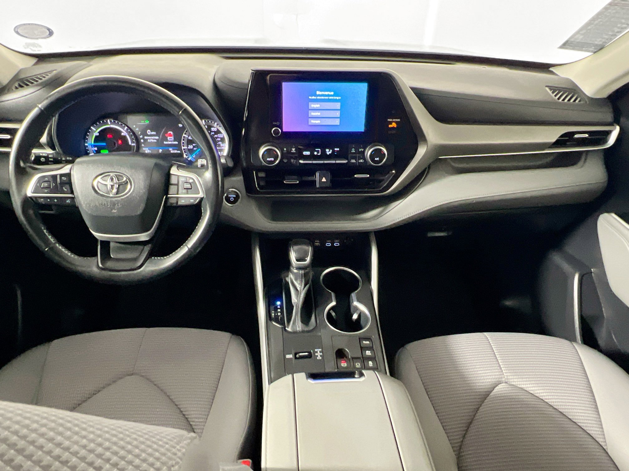 Used 2023 Toyota Highlander LE image 30