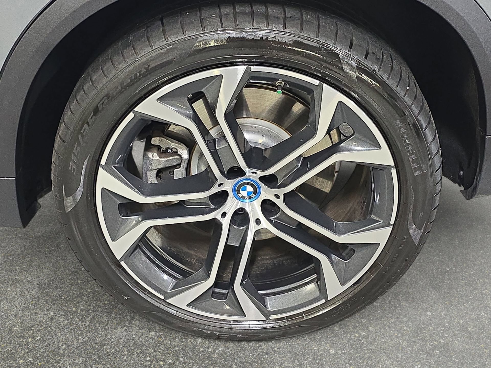 Used 2025 BMW X5 xDrive50e w/ Parking Assistance Package image 32