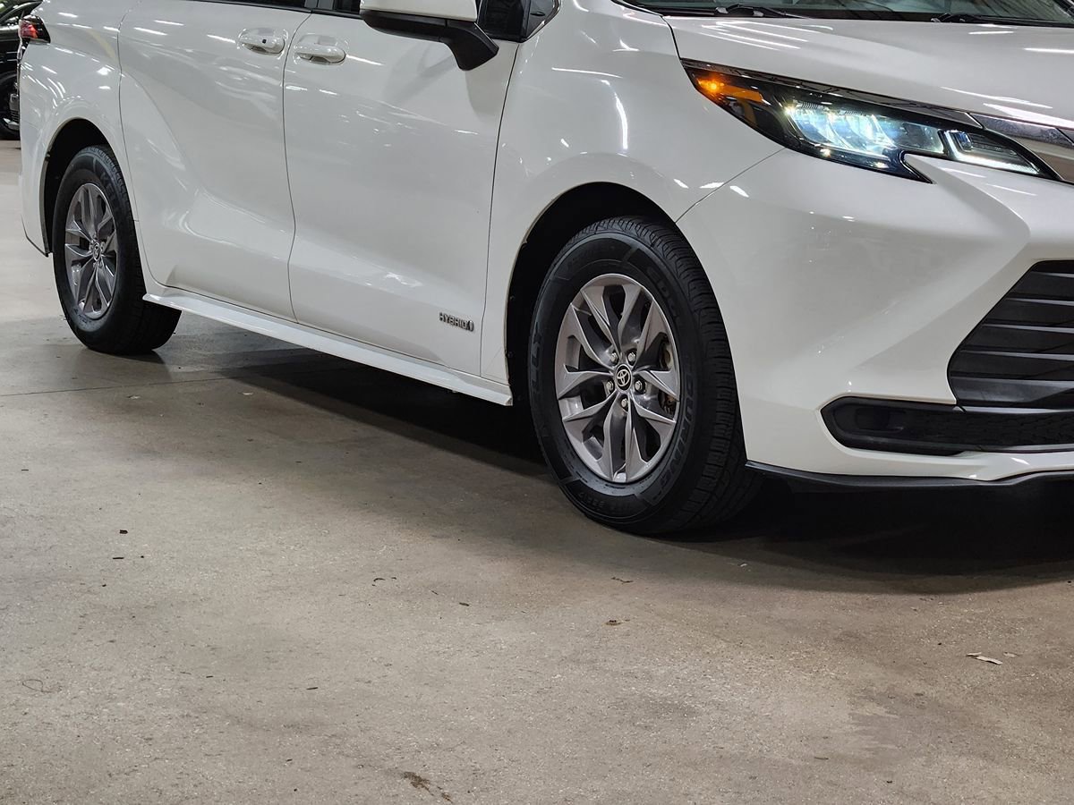 Used 2021 Toyota Sienna LE FWD image 14