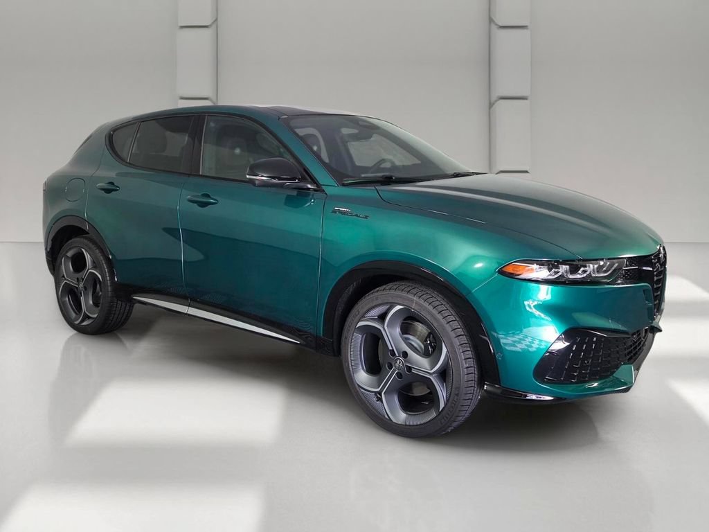 New 2026 Alfa Romeo Tonale w/ Active Assist Package AWD/4WD image 2