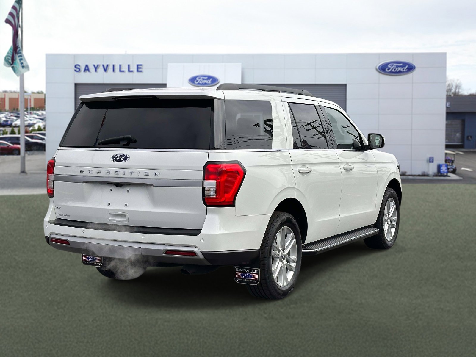Used 2022 Ford Expedition XLT AWD/4WD image 5
