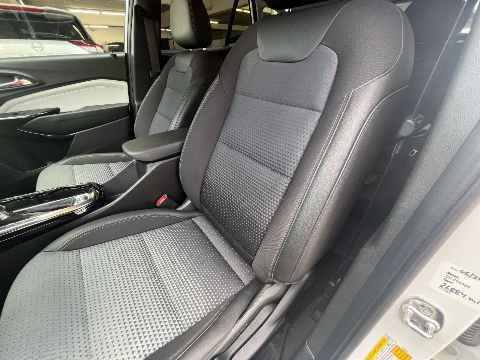 Used 2025 Chevrolet Trax LT FWD image 36
