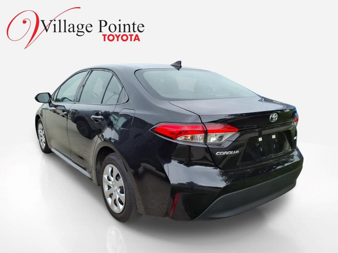 Used 2024 Toyota Corolla LE FWD image 2