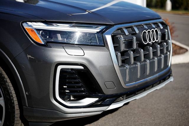 Used 2025 Audi Q7 3.0T Premium w/ Convenience Package image 3