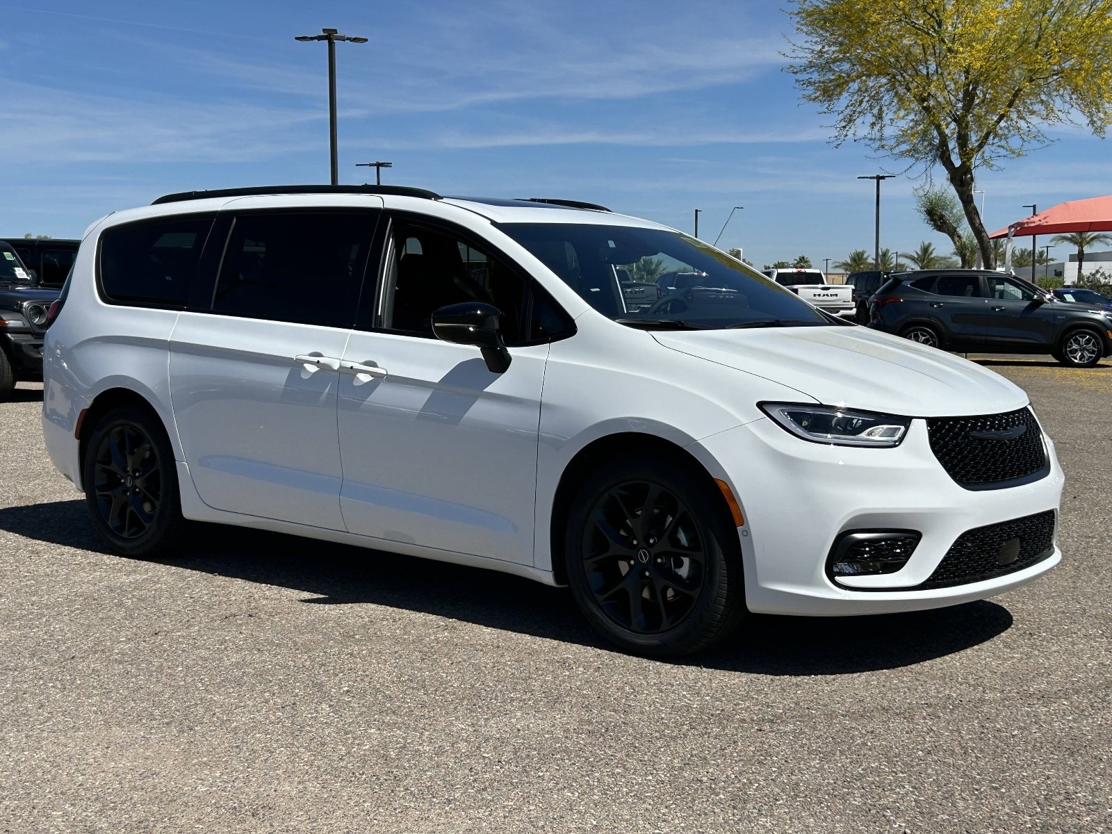 New 2026 Chrysler Pacifica Limited w/ S Appearance Package FWD image 5