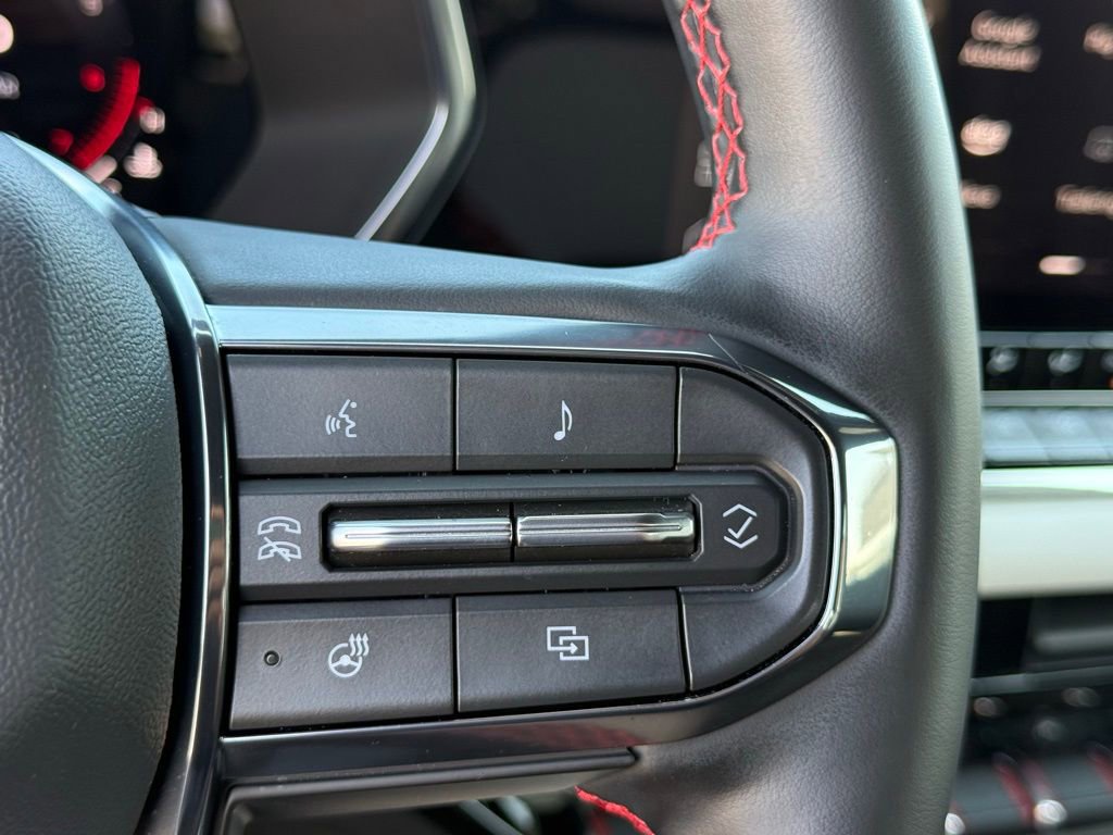 Used 2023 GMC Canyon AT4X image 13