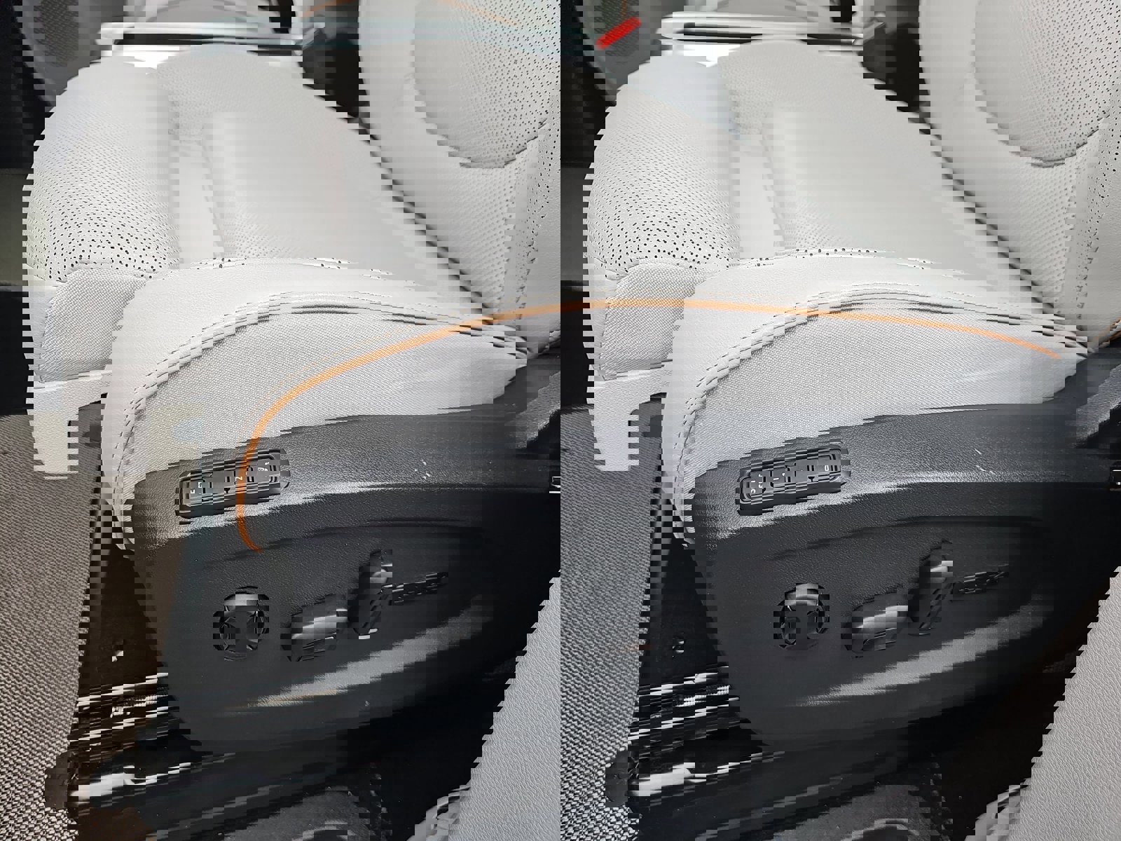 Used 2025 Volkswagen ID. Buzz 1st Edition image 17