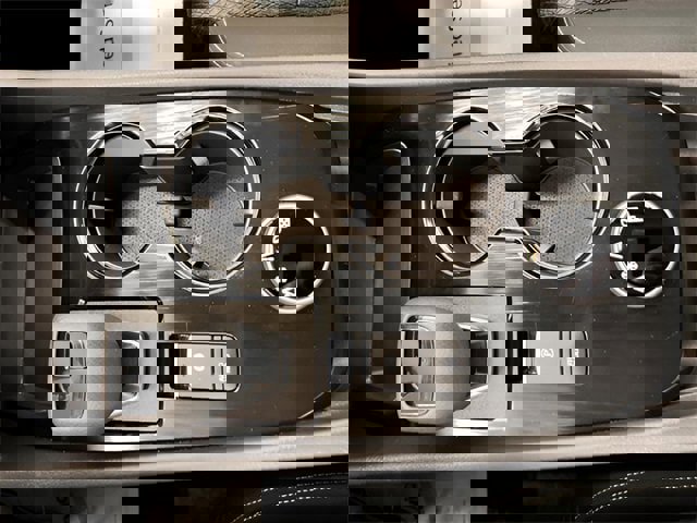 Used 2025 Nissan Rogue SV image 27