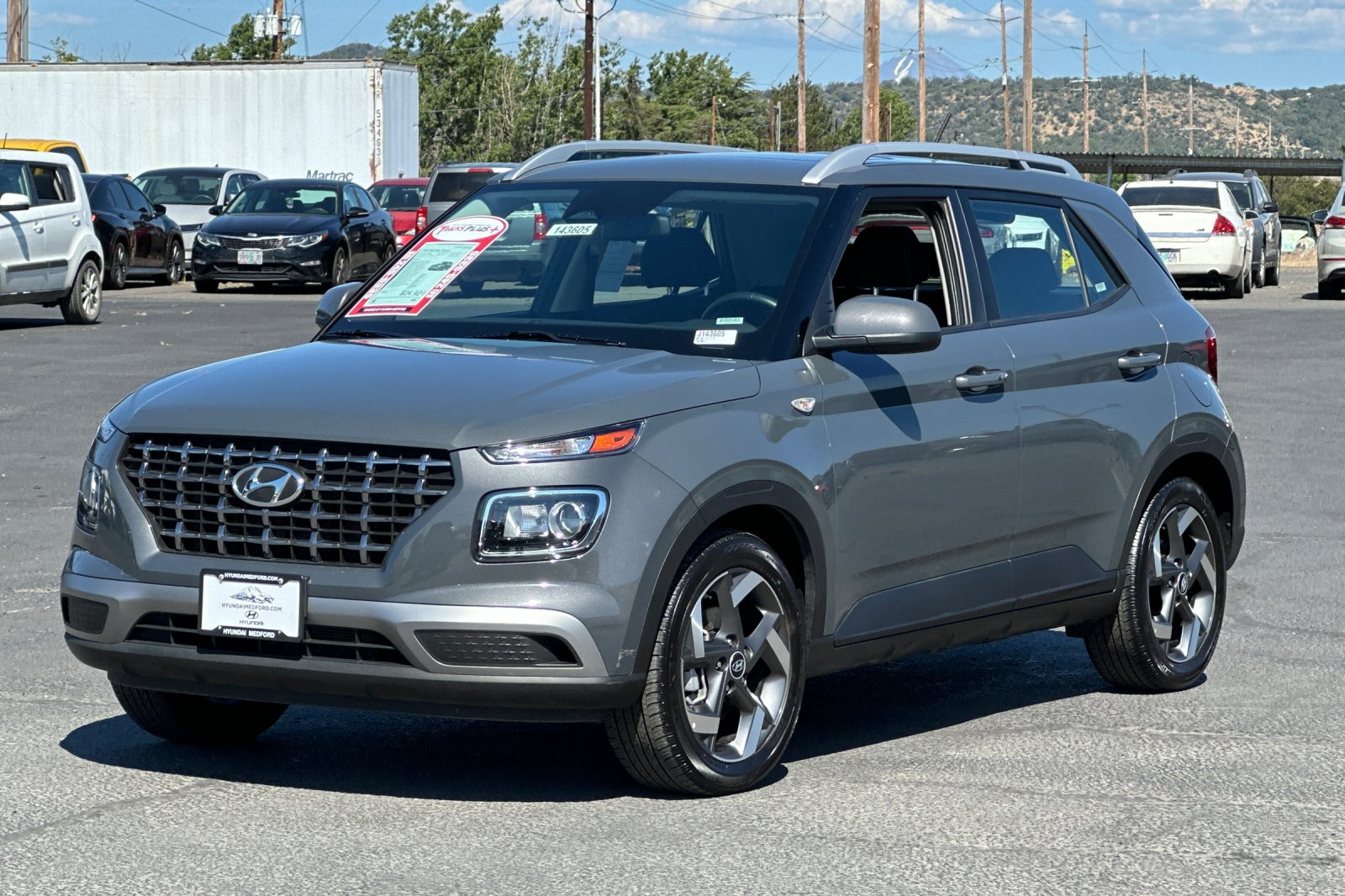 Certified 2025 Hyundai Venue SEL FWD image 8