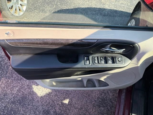 Used 2018 Dodge Grand Caravan SE w/ UConnect Hands-Free Group FWD image 19
