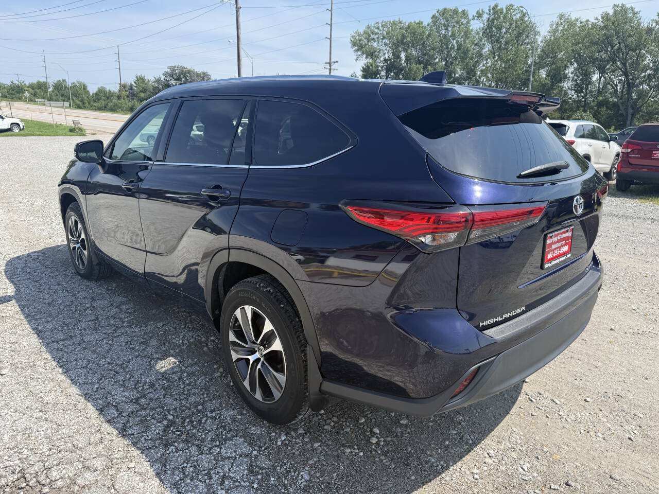 Used 2021 Toyota Highlander XLE AWD/4WD image 5