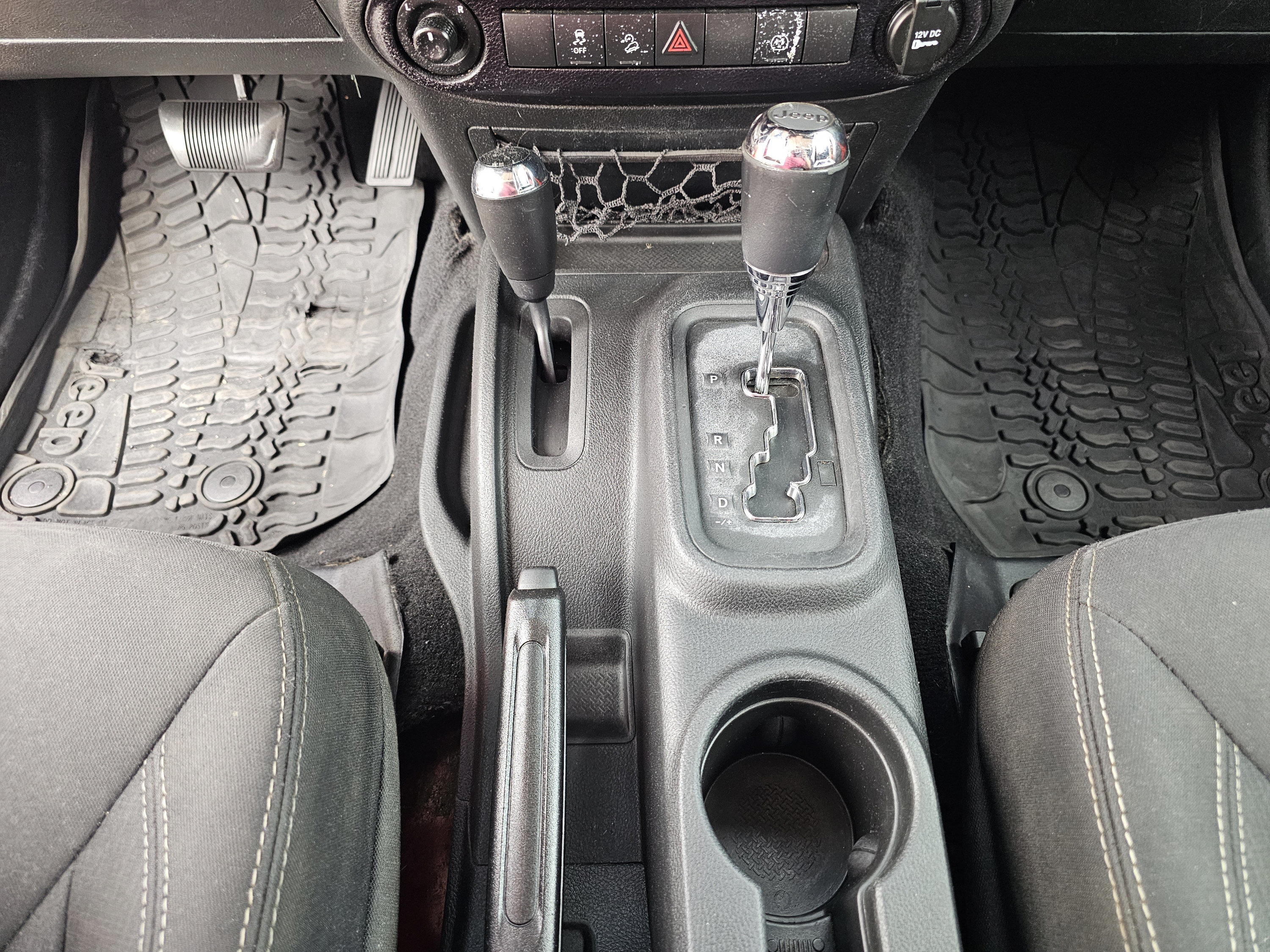Used 2017 Jeep Wrangler Unlimited Sahara w/ Connectivity Group AWD/4WD image 14