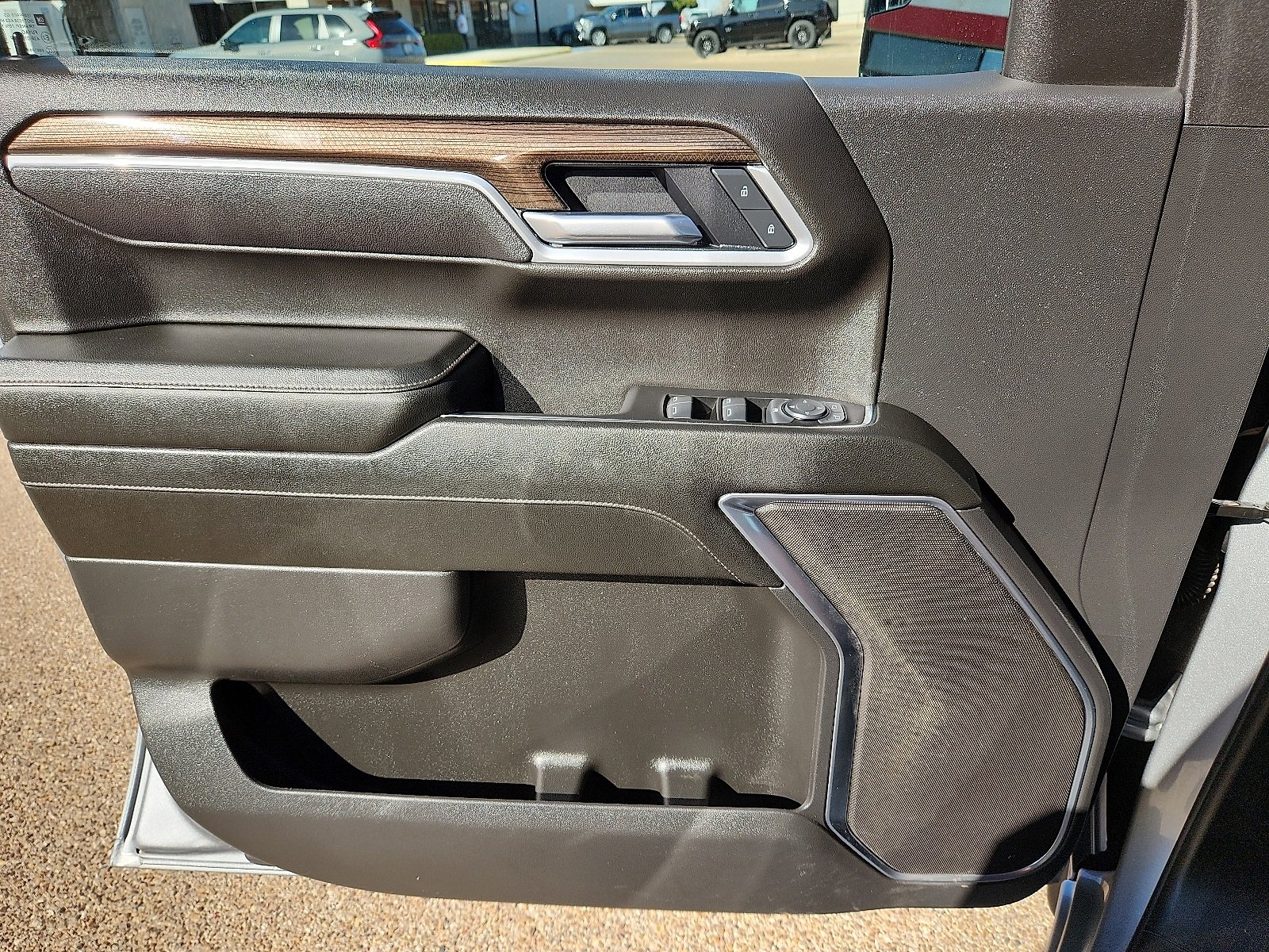 Used 2025 Chevrolet Silverado 1500 LT image 16