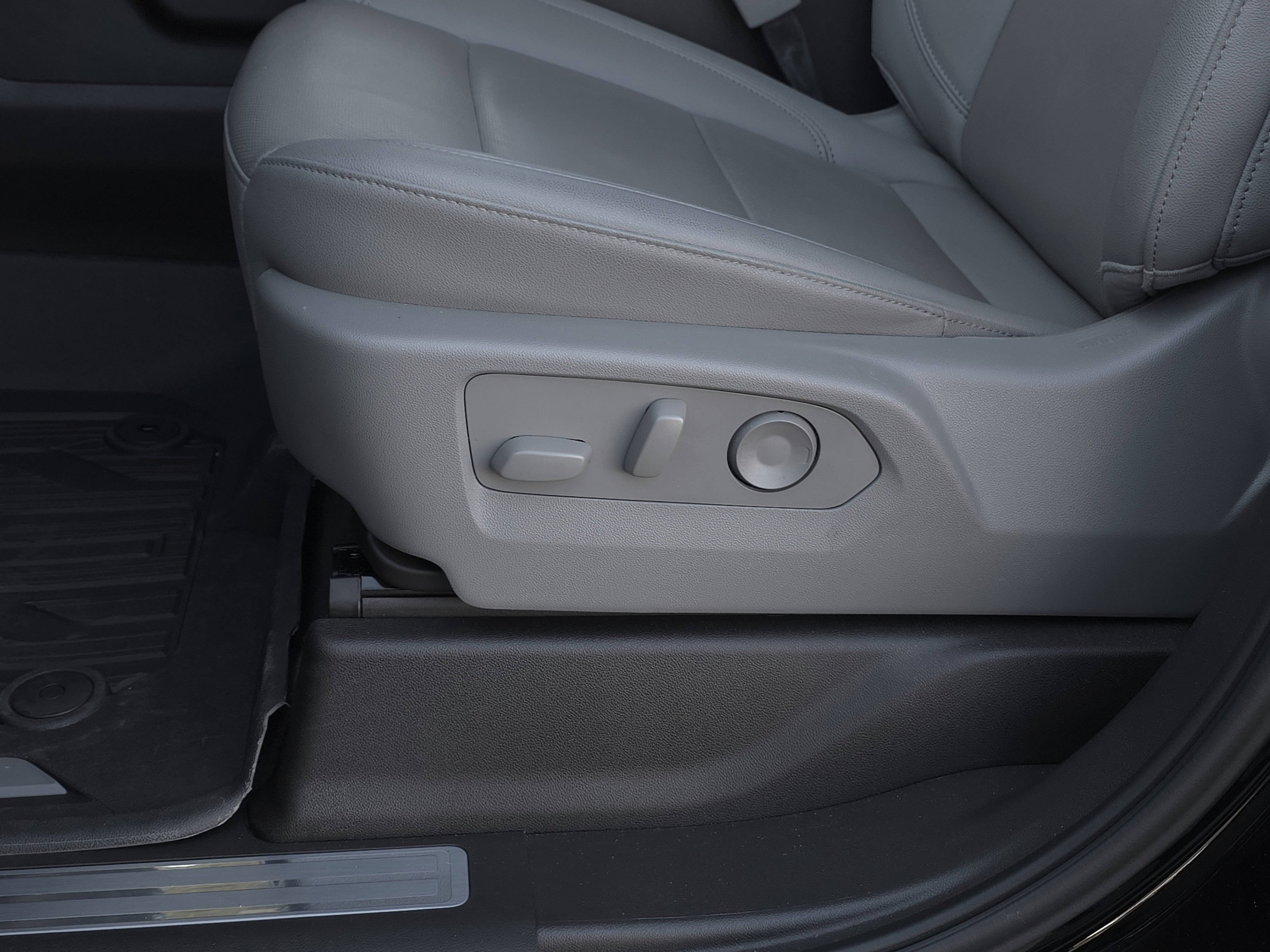 Used 2024 GMC Sierra 1500 SLT w/ SLT Premium Plus Package image 11