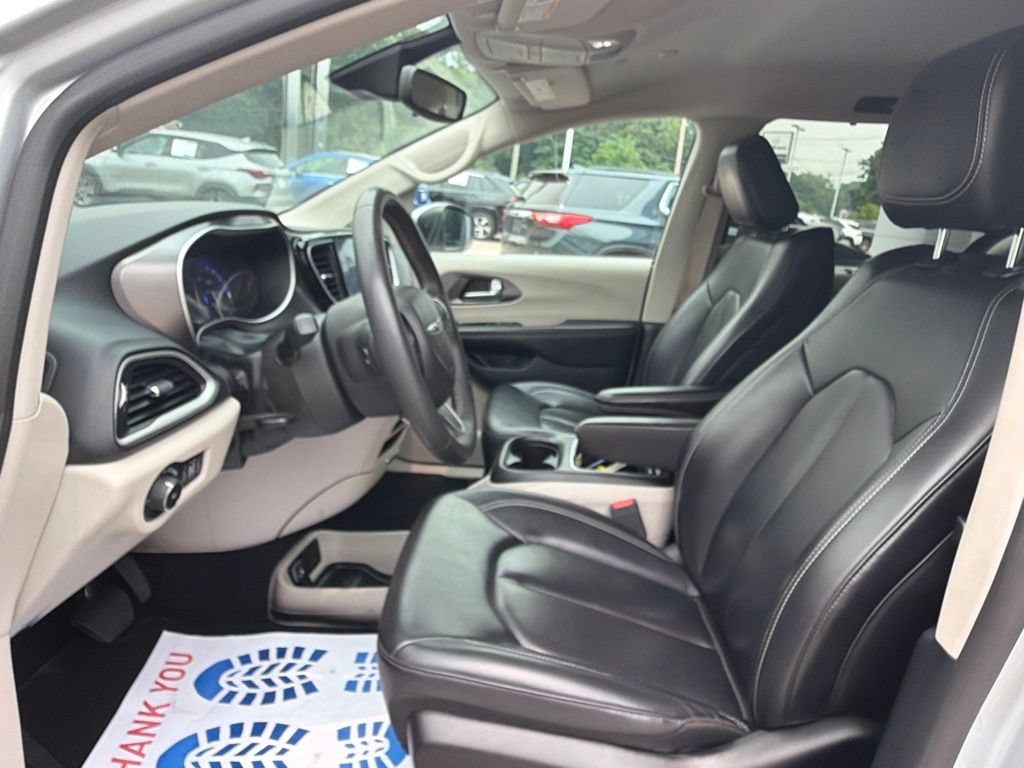 Used 2023 Chrysler Pacifica Touring-L FWD image 26