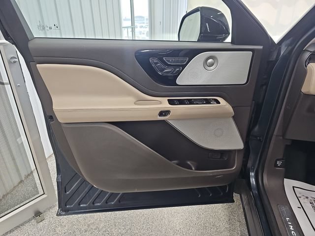 Used 2022 Lincoln Aviator Reserve w/ Equipment Group 201A AWD/4WD image 10