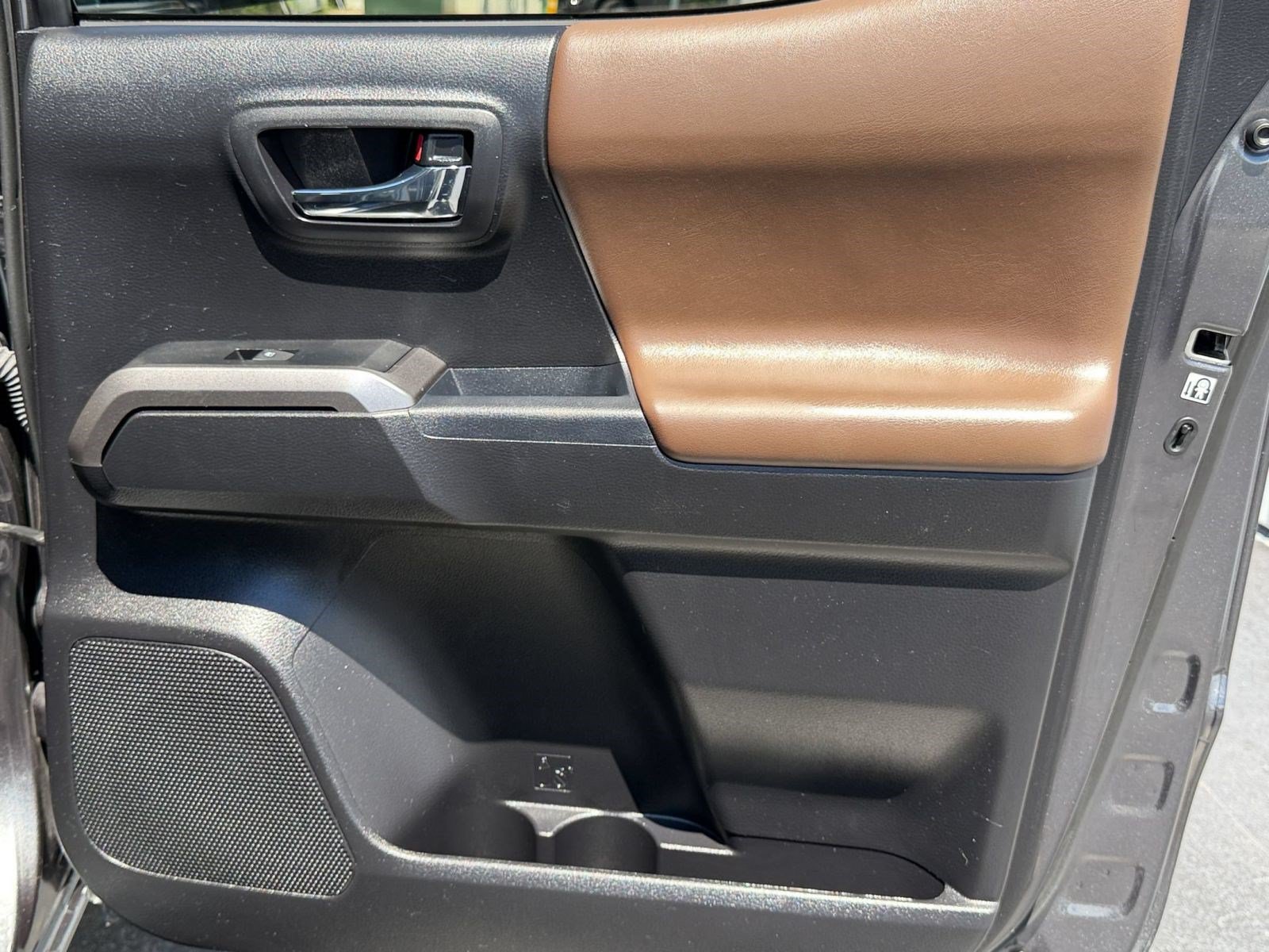 Used 2019 Toyota Tacoma Limited RWD image 15