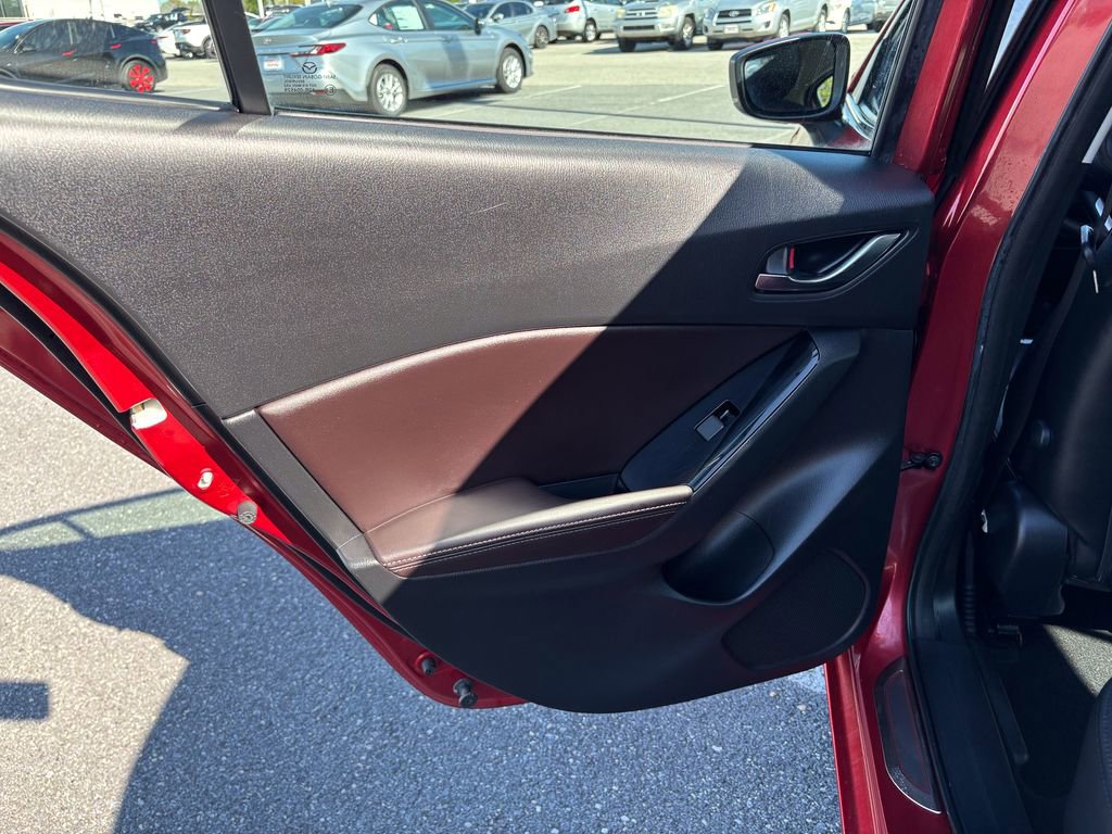 Used 2018 MAZDA MAZDA3 Touring image 47