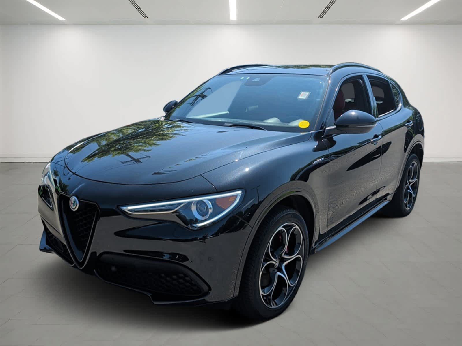 Used 2023 Alfa Romeo Stelvio Veloce AWD/4WD image 2